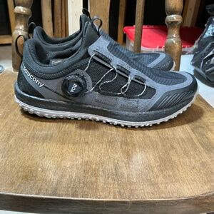 Saucony Switchback running shoes size 6.5